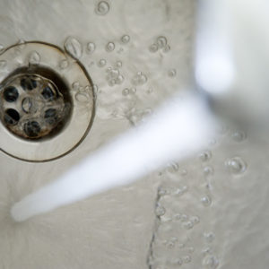 Populärer Irrtum: Drehrichtung von Wasser im Abfluss