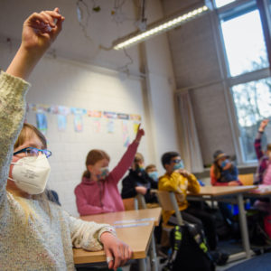 Auch Kinder müssen wegen Covid-19 ins Krankenhaus || MIT VIDEO